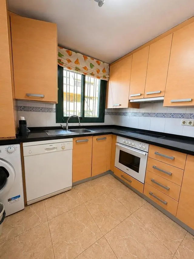 Piso en esquina con vistas al mar y acceso directo a piscina | Torrequebrada — 7