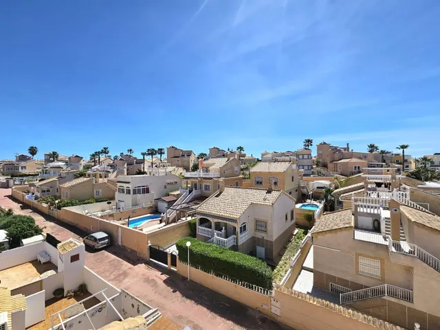 ¡Impresionante apartamento de dos plantas en Orihuela Costa! - foto 4