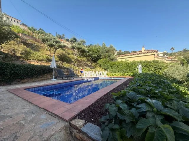 Palau Saverdera | Exclusiva vivienda unifamiliar con piscina