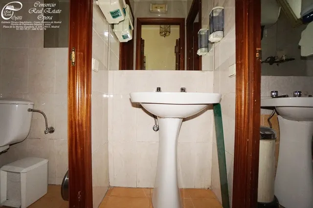 BAR CAFETERIA FRENTE A METRO Y RENFE PIRAMIDES — 18