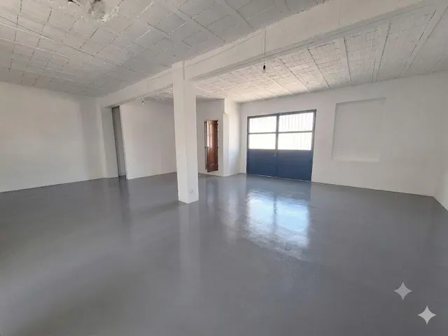 Amplia casa con 5 dormitorios, patio y planta baja ideal para garaje, negocio o proyecto — 31