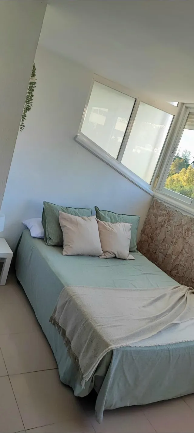 *OPORTUNIDAD DE INVERSIÓN EN TORREQUEBRADA: ESTUDIO CON VISTAS Y PISCINA — 4