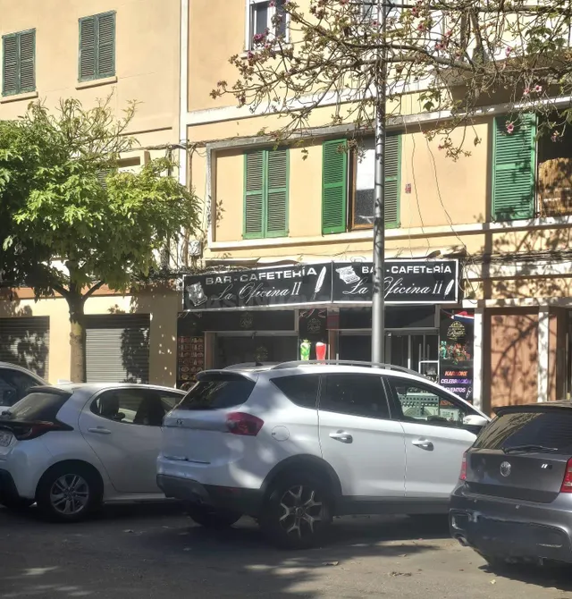 SE VENDE BAR-CAFETERIA CON INQUILINO RENTABILIDAD 8%