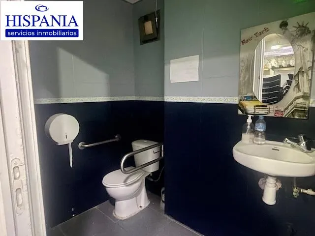 Se vende local en pleno Paseo Marítimo con licencia. — 13