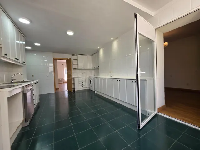 Amplio piso de 157 m2 con terraza, garaje y vistas al Retiro en Jerónimos — 9