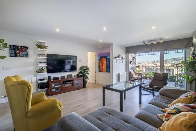 PISO REFORMADO CON VISTAS PANORÁMICAS A UN PASO DEL CENTRO DE GRANADA — 10