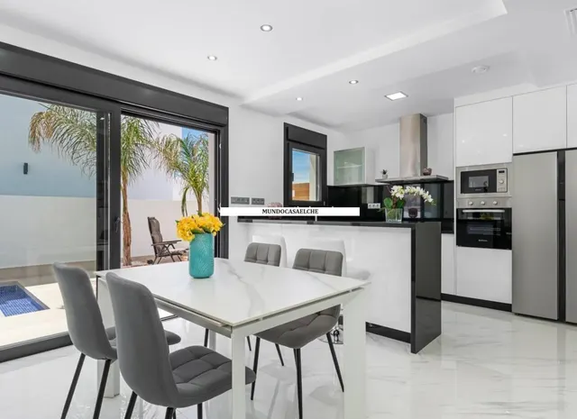 CHALET DE DISEÑO CON PISCINA PROPIA — 16