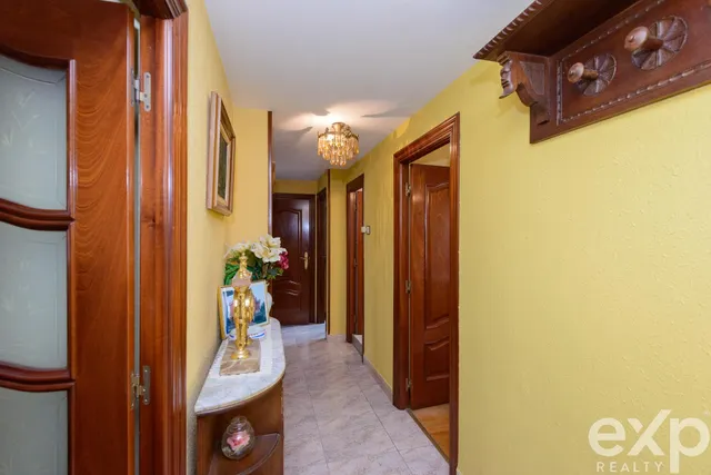 Piso de 3 habitaciones en Oviedo – cocina independiente y excelente potencial — 22