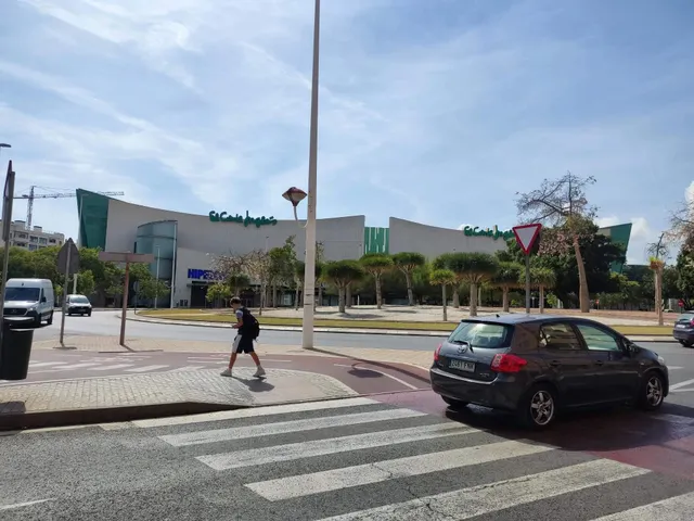 LOCAL para poner tu NEGOCIO o con posibilidad de CAMBIO DE USO. — 11