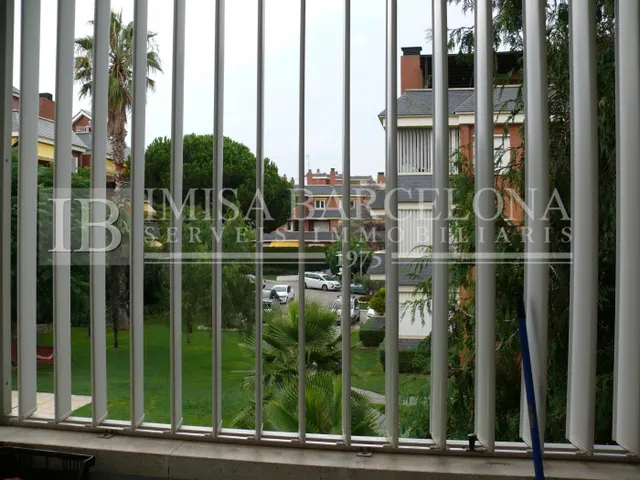 PRECIOSO PISO EN EL EXCLUSIVO COMPLEJO RESIDENCIAL LES LLOSES — 25