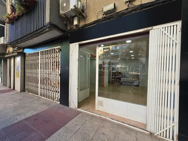 LOCAL COMERCIAL EN ALQUILER | SANTA MARÍA DE GRACIA | 550 €/