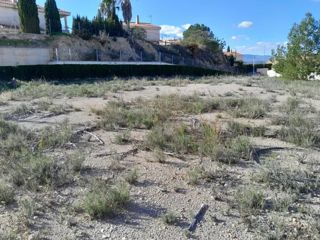 TERRENO URBANO A LA VENTA EN BENAGUACIL — 17