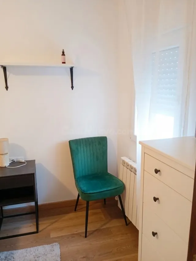 Piso reformado de 100 m2 con patio privado en Calle Barrio N - foto 5