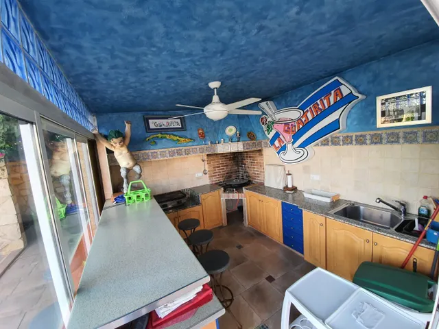 Chalet individual en una de las urbanizaciones mas exclusivas de Benidorm — 28
