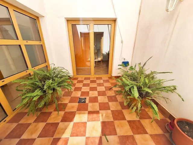 Gran casa familiar en el centro de Pinoso con garaje excepcional y posibilidades para crear tu propio negocio — 20