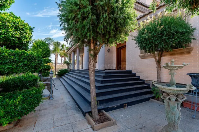Exclusivo Chalet Independiente en Almerimar: Elegancia, Ampl - foto 4