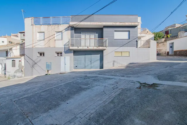 EDIFICIO EN VENTA EN MORALEDA DE ZAFAYONA — 4