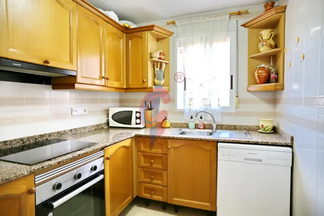 Piso de 3 dormitorios en venta en Guardamar del Segura, zona Mercadona, en esquina, con una gran terraza y vistas laterales al mar — 25