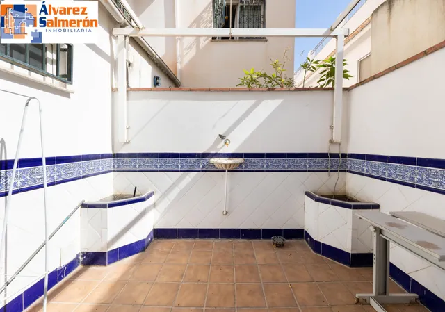 Vive en el corazón de Armilla: 4 dormitorios, patio, terraza y garaje — 9
