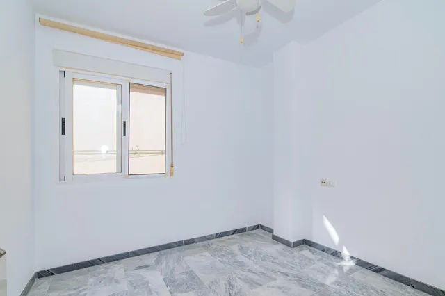PISO DE 3 habitaciones Y COCHERA EN LA ZUBIA — 12