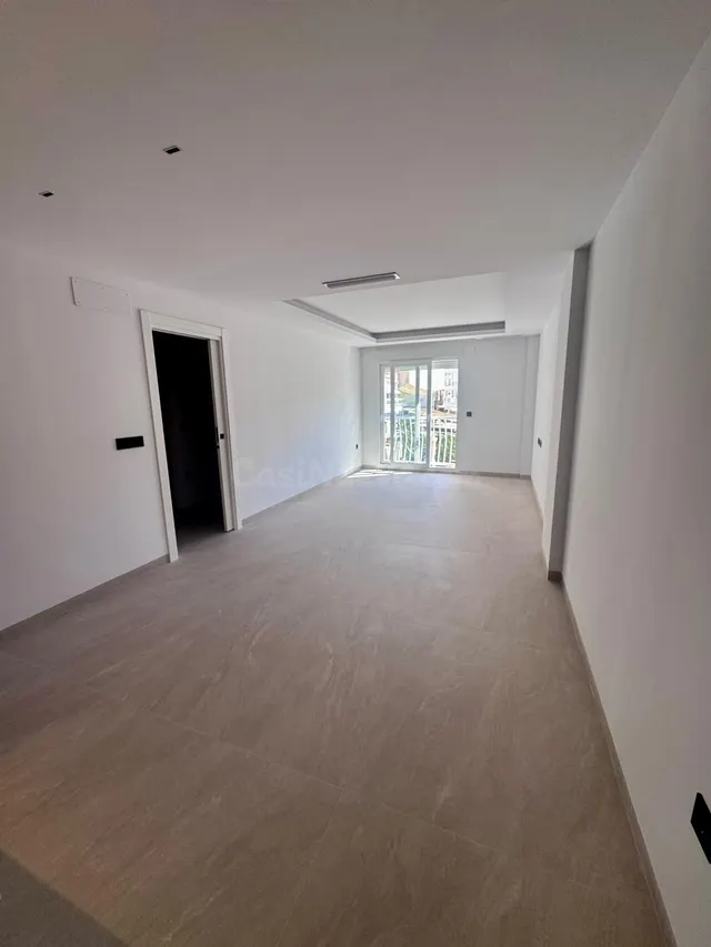 Apartamento reformado de 3 dormitorios en el centro de Torrevieja — 5