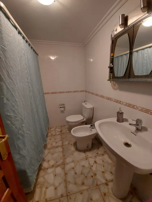 Casa en Toreno con Terreno: Amplia Propiedad de 3 habitaciones — 24