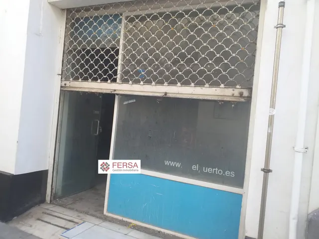 SE VENDEN TRES LOCALES COMERCIALES EN PLENO CENTRO. — 13