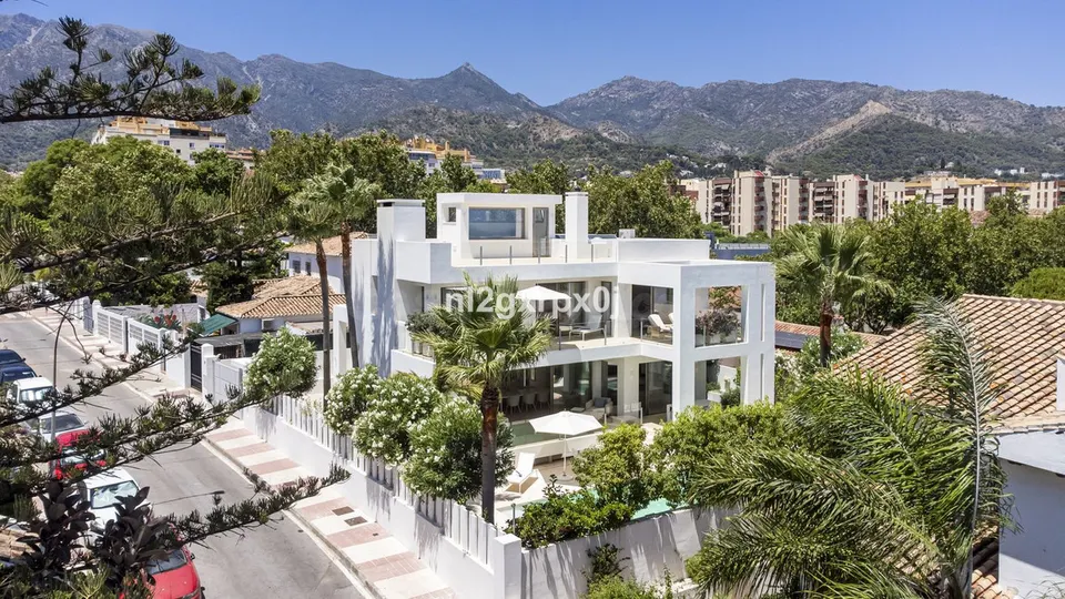 Chalet 3 habitaciones 398m² en venta - Marbella