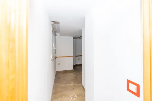 OFICINA DE  ALQUILER EN PLENO CENTRO DE GRANADA. — 21