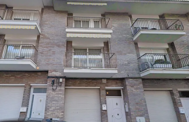 Se vende chalet OKUPADO en Calle Olot 6 de Terrassa (Barcelo - foto 2
