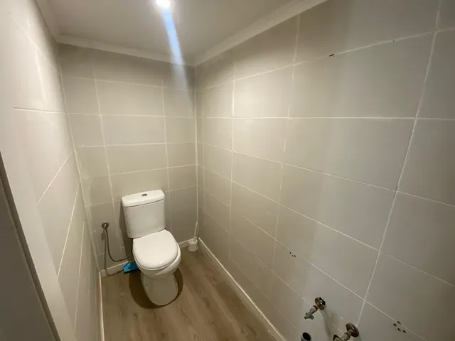 ¡OPORTUNIDAD! Local comercial de 80 m2 en una de las zonas más exclusivas y transitadas de Granada. — 6