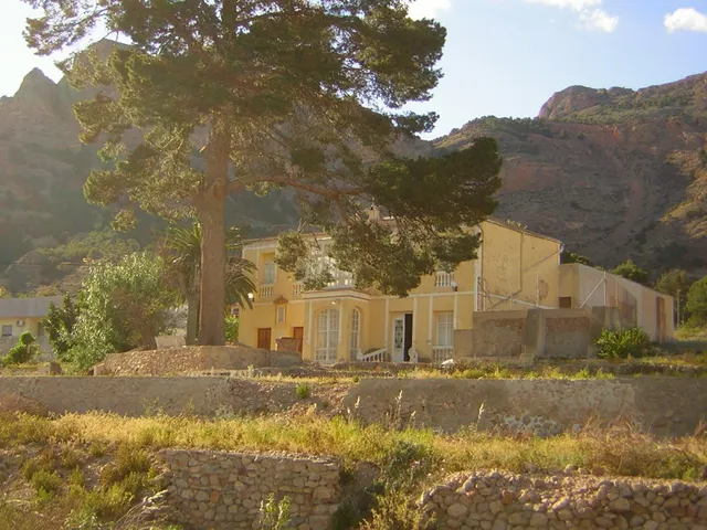 Finca de 12.441 m2 en Orihuela suelo urbano y rustico con preciosa casa y suministros — 4
