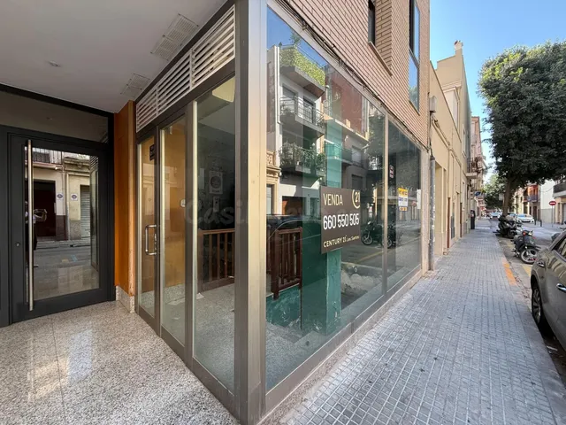 Venta de Local + Garaje en Calle Industria de Calella - foto 3