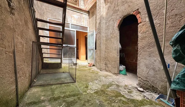 Casa de pueblo con gran potencial en el centro de Pego — 4
