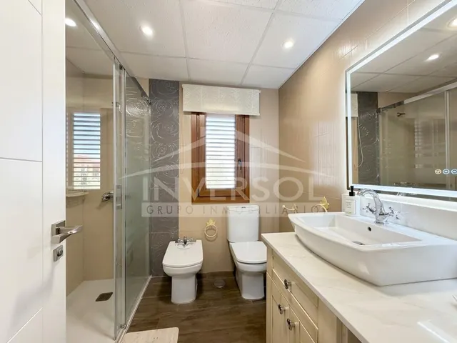 VIVIENDA ADOSADA CON PISCINA PRIVADA — 28