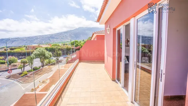 VENTA ÁTICO CON PLAZA DE GARAJE EN PUERTO DE LA CRUZ - foto 2