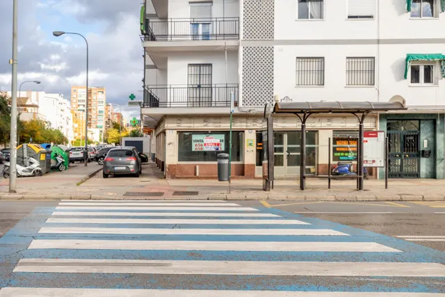 Localazo en esquina con mas de 30 de fachada. Avd de Dilar junto ambulatorio del Zaidín — 2