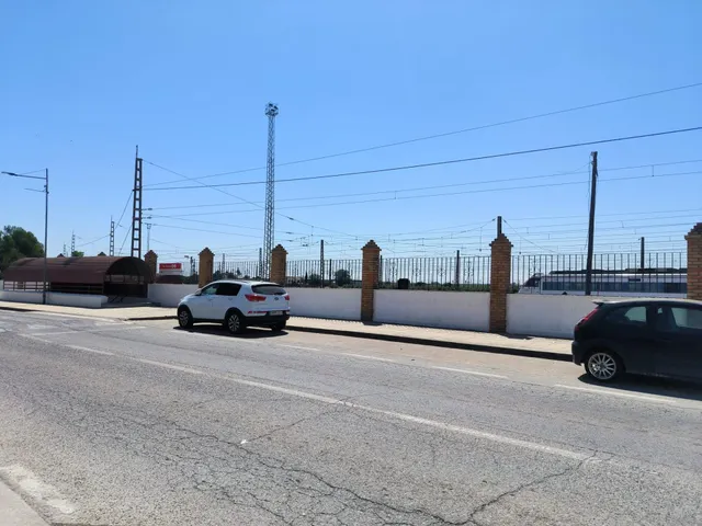 Local Comercial Estratégico frente a la Estación de Tren — 12