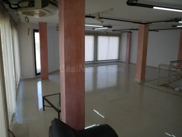 Local comercial de dos plantas en Manacor - foto 3