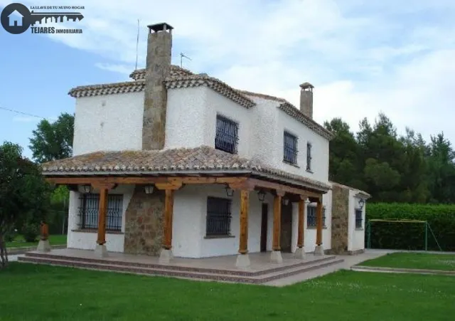 INMOBILIARIA TEJARES VENDE CHALET EN URB. AGUA SOL — 2