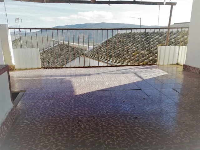 Ideal cómo inversión o si desea vivir en un pueblo con encanto como es Iznájar (Córdoba). — 38