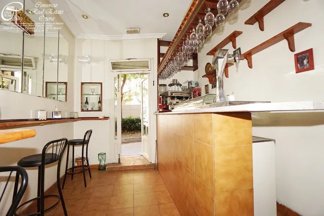 BAR CAFETERIA FRENTE A METRO Y RENFE PIRAMIDES — 39