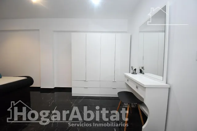 ¡Espectacular! Amplio, moderno y reformado, todo amueblado y cerca del centro — 42