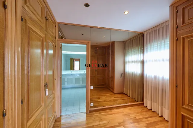 ESPETACULAR CASA EN ZONA EXCLUSIVA Y TRANQUILA CON JARDÍN — 25