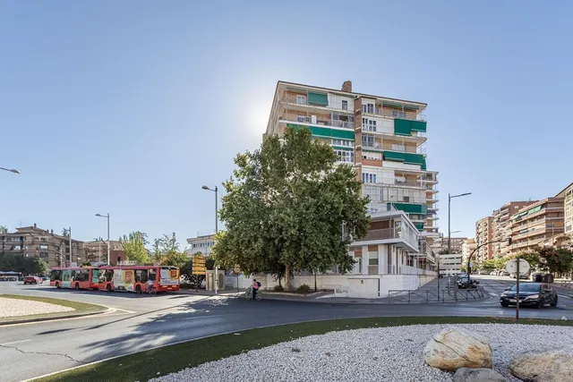 PISO REFORMADO CON VISTAS PANORÁMICAS A UN PASO DEL CENTRO DE GRANADA — 39