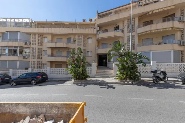 ¡exclusivo apartamento en primera linea de playa con reforma integral de alta gama! — 40