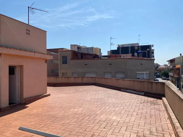 Casa unifamiliar en planta única con amplios espacios y gran terraza — 36