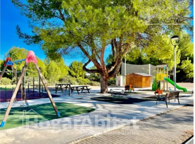 CHALET CON PISCINA, TERRAZA, GARAJE Y BARBACOA — 7