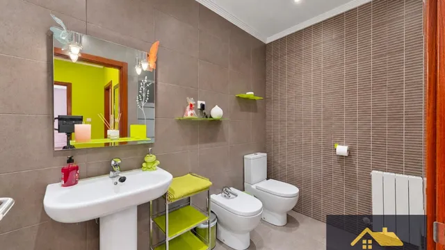 Se vende Bajo de 150m2 con jardín de 140m2 y 2 piscinas comunitarias en Sopuerta, Vizcaya — 14