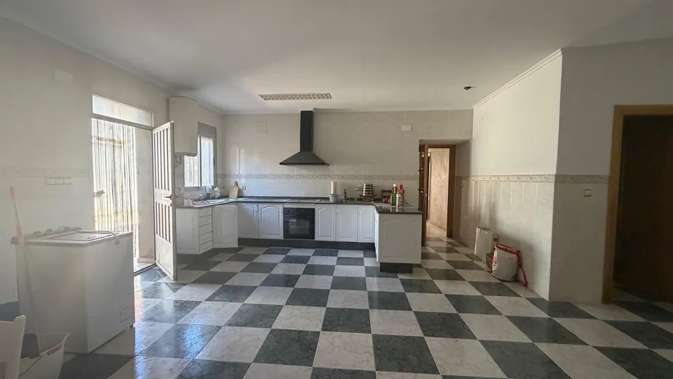 Casa en Alquiler en planta baja con patio y garaje en Alborea